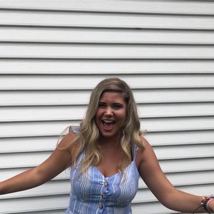 Meet your Posher, Lauren